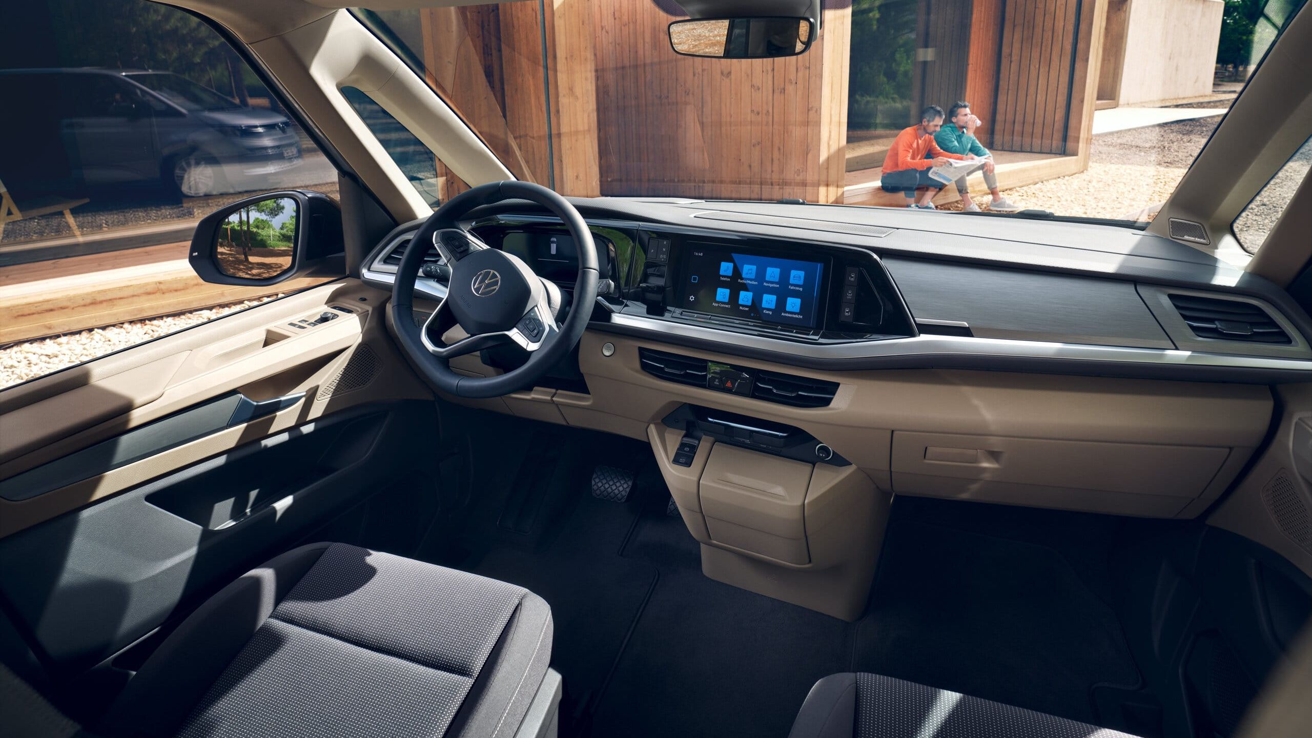 Das Cockpit im neuen VW Multivan T7 2021 Life.