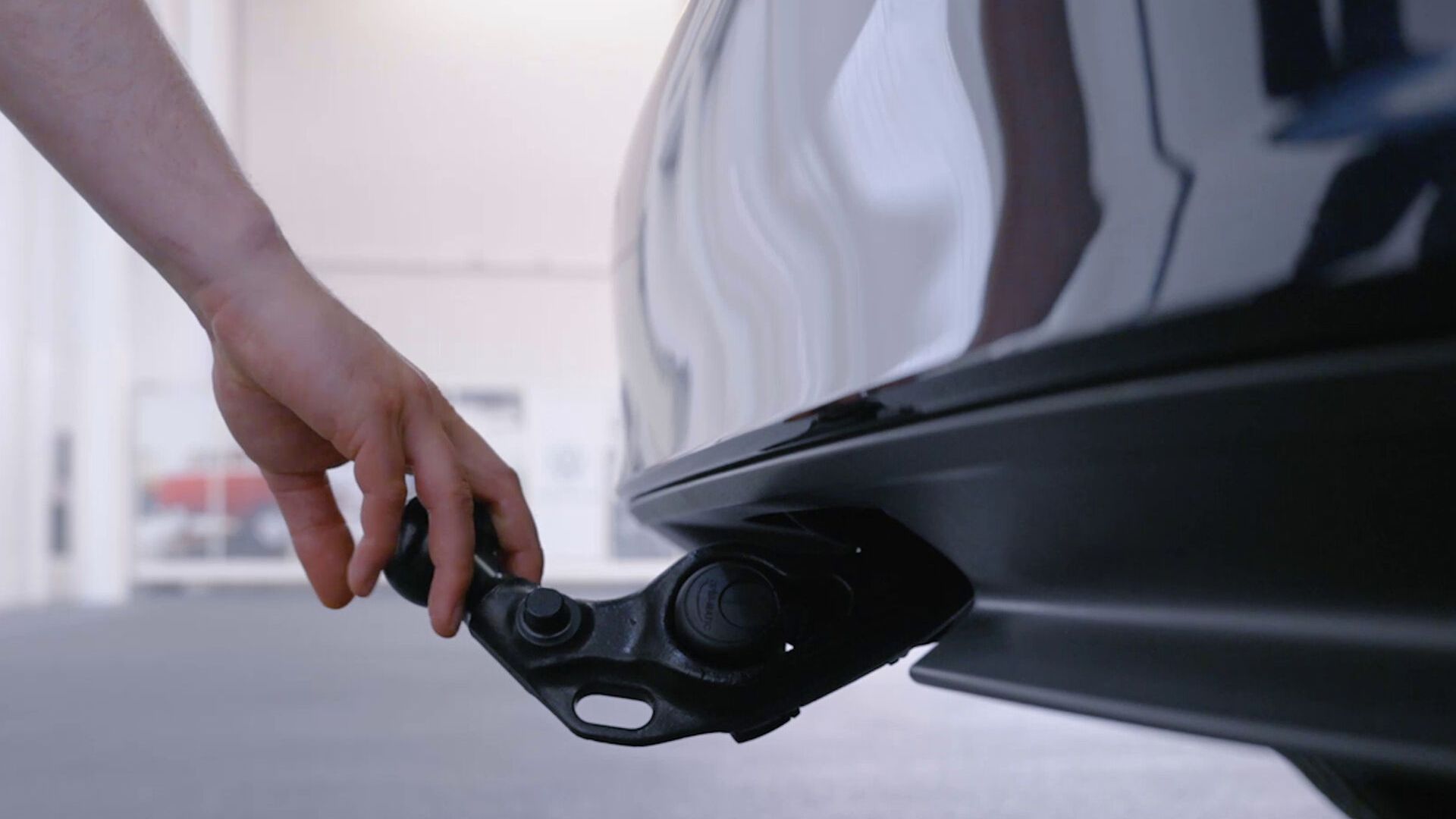 VW ID Buzz Cargo behajtható vonóhorog videó