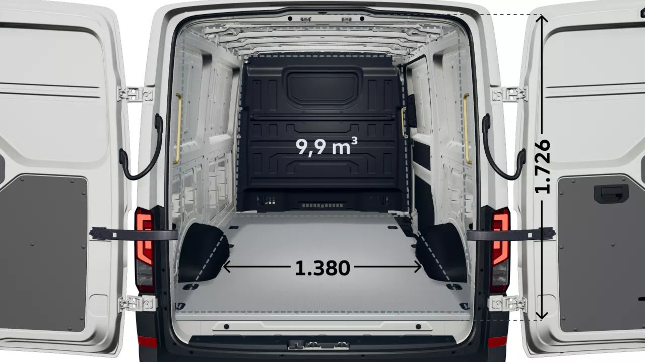 VW Crafter mit geöffneten Hecktüren und Maßangaben: Volumen 9,9 m³ Breite Innenraum 1.380 mm Höhe Innenraum 1.726 mm