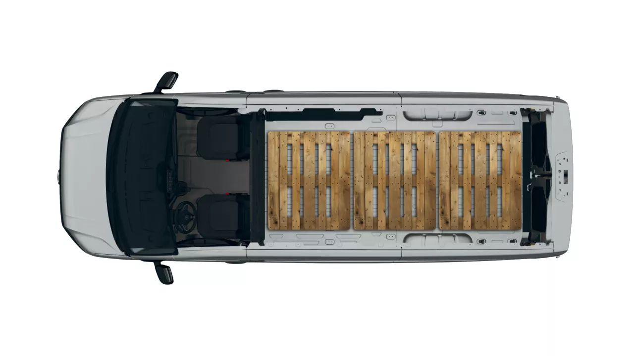 VW Crafter von oben, geöffnetes Dach, drei Paletten haben platz